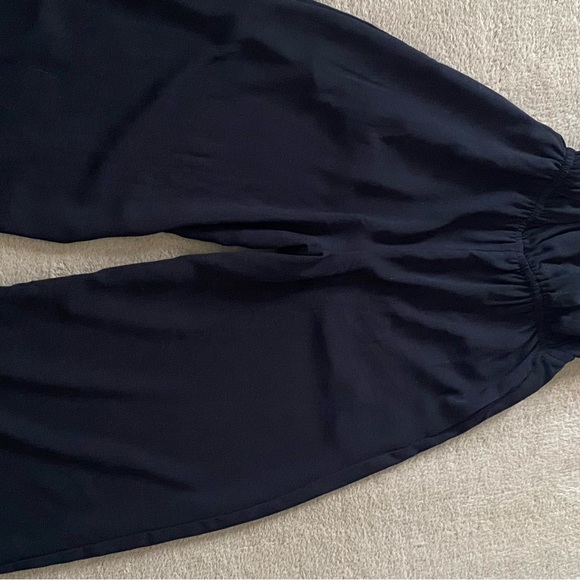 Black spaghetti strap jumper. - Picture 2 of 2